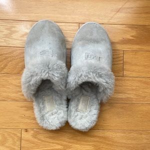 Gray UGG Slippers sz. 9